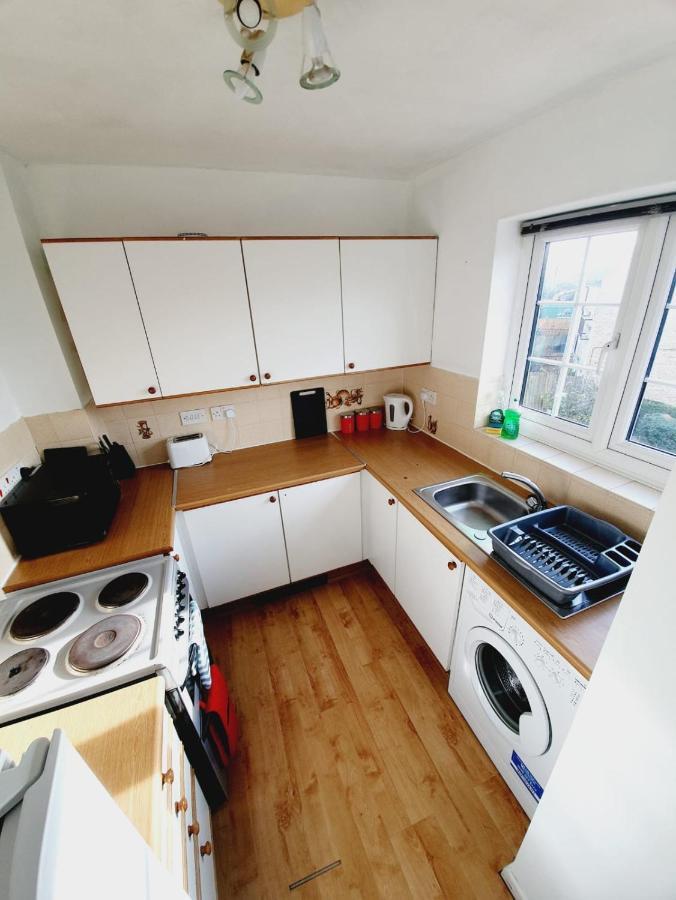 2 Bedroom Rayleigh Apartment Exterior foto