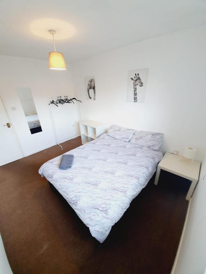 2 Bedroom Rayleigh Apartment Exterior foto
