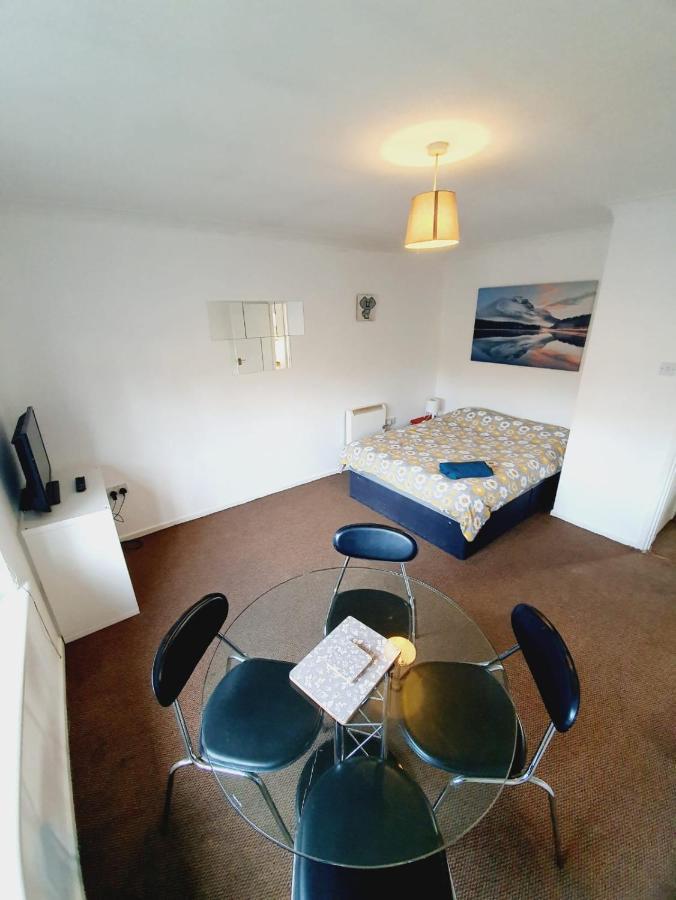 2 Bedroom Rayleigh Apartment Exterior foto